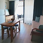 Апартаменти Mng-apart Paradise Court *